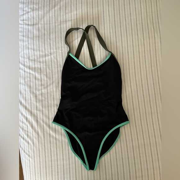 L*Space Maniac One Piece size 4  NWOT - Picture 5 of 6